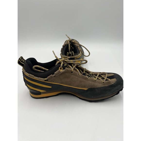 Athletic_Shoes